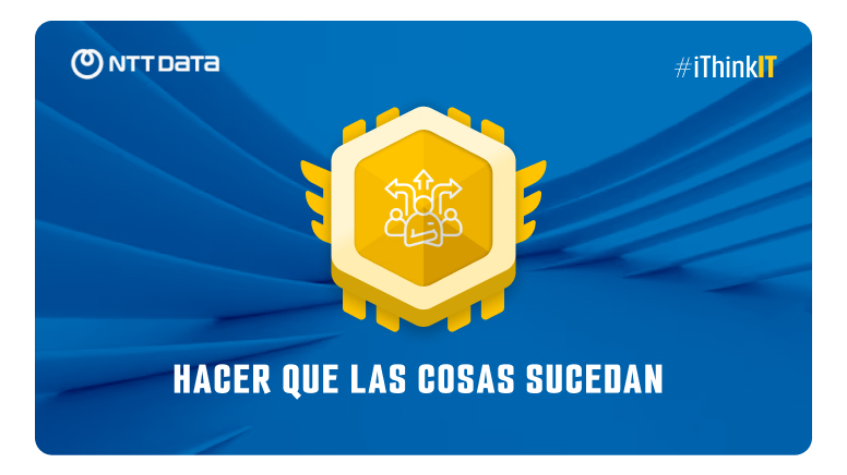 Gente festejando, sosteniendo una copa